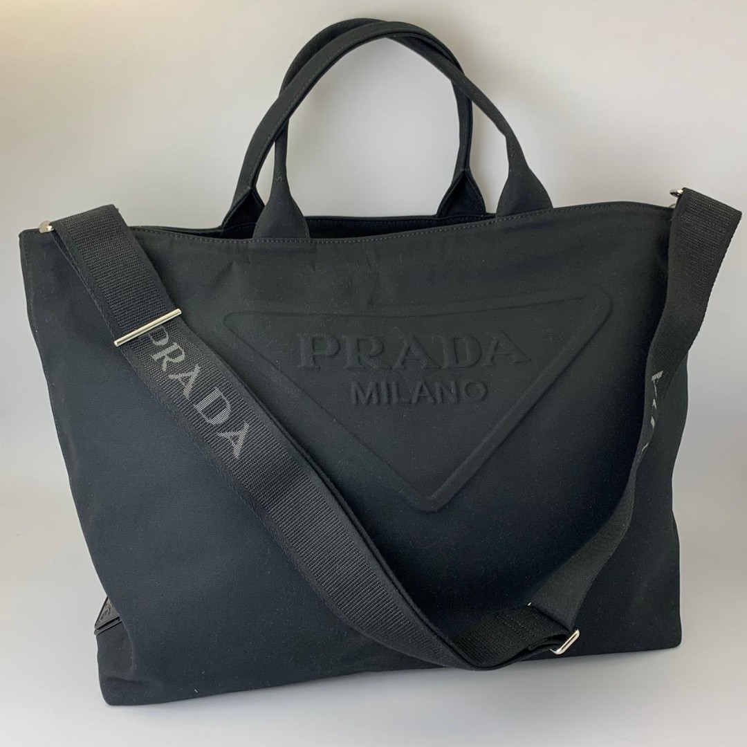 Женская черная сумка из текстиля Prada