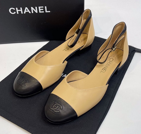 Кожаные босоножки Chanel бежевые