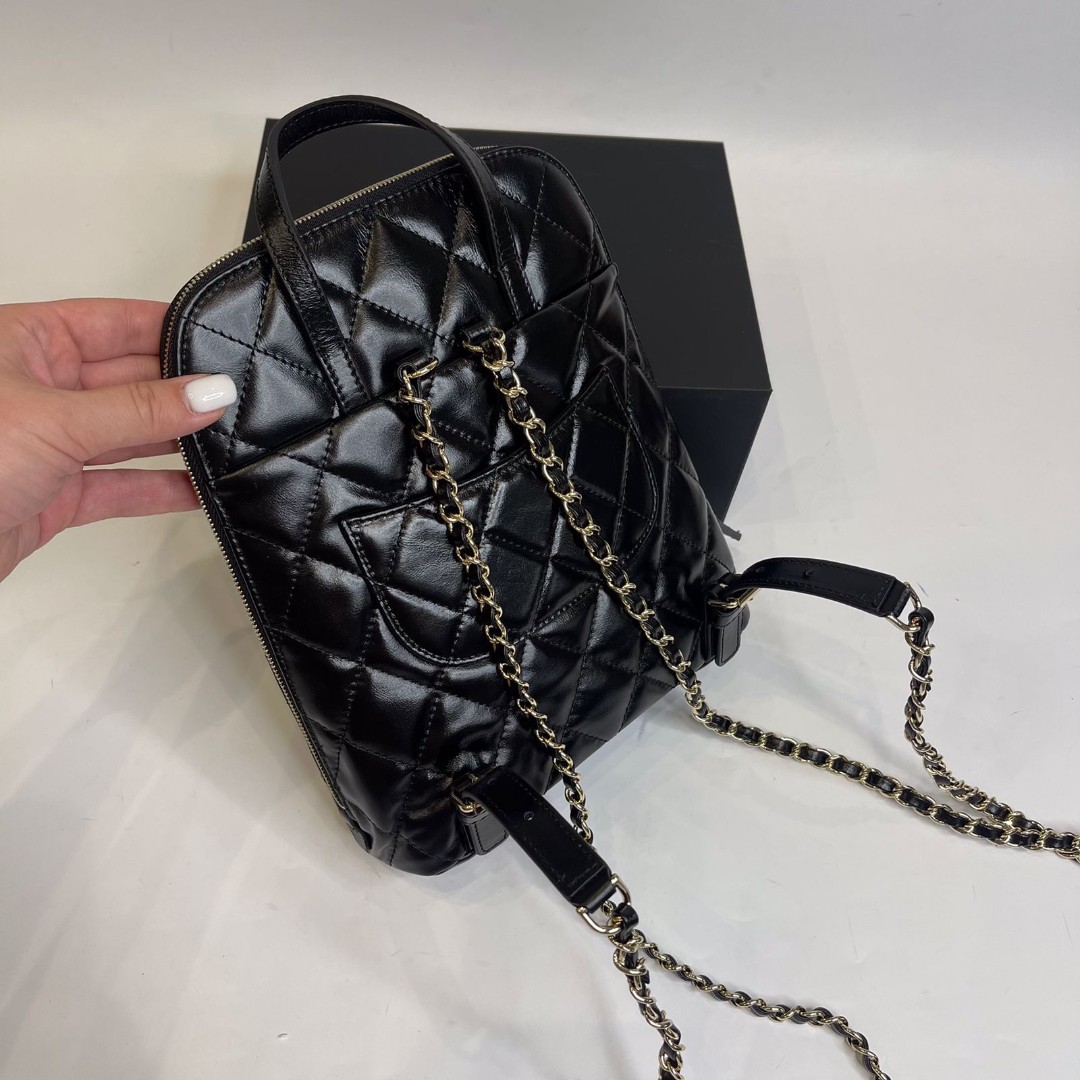 Кожаный черный женский рюкзак Chanel