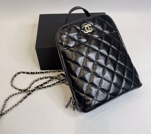 Кожаный черный женский рюкзак Chanel