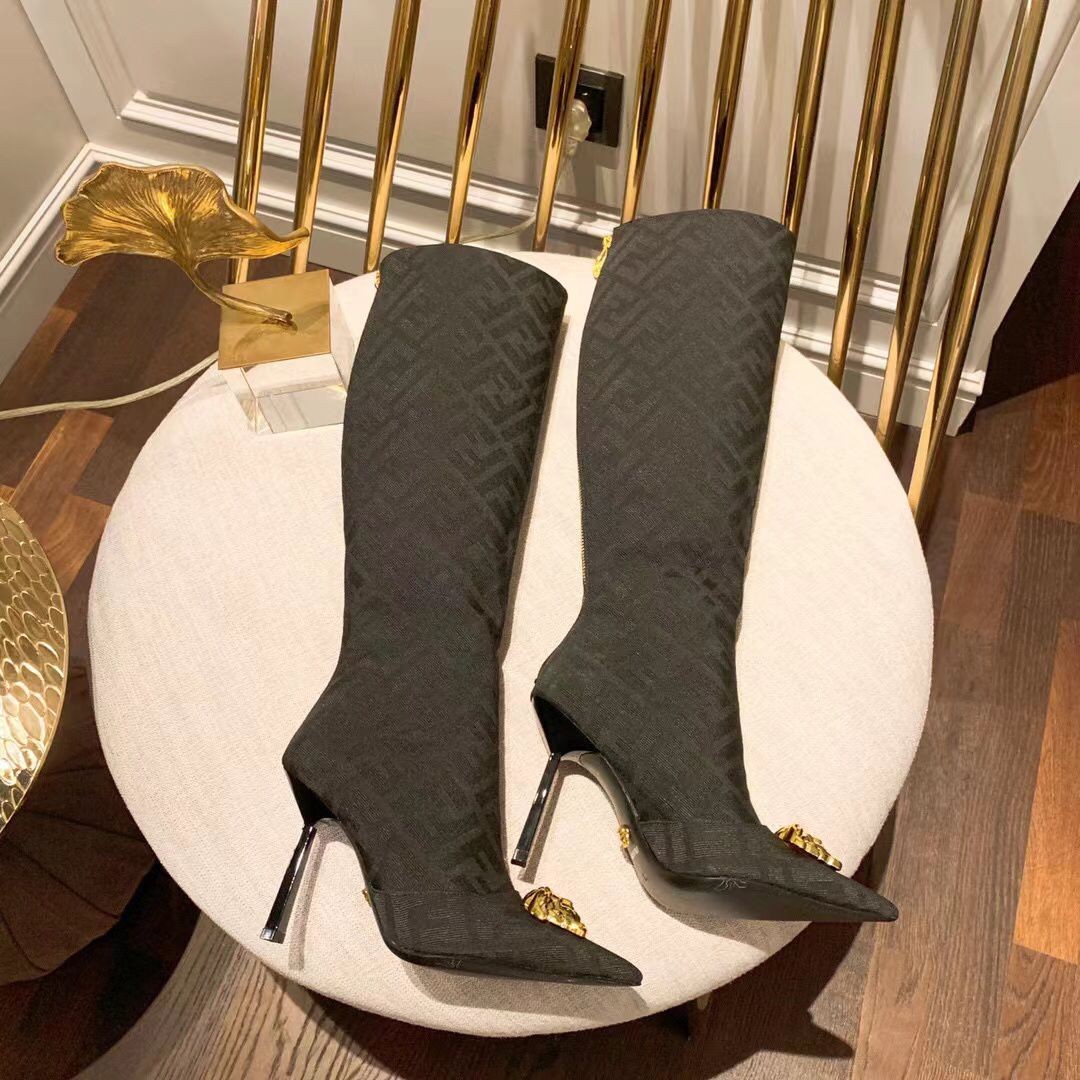 Женские сапоги на высоком каблуке Fendi Versace черные