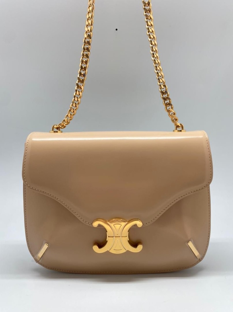 Женская кожаная сумка Celine Triomphe Chain Besace бежевая