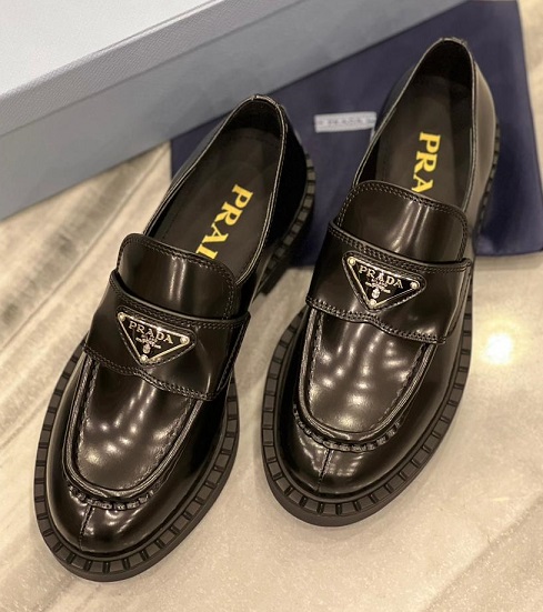 Кожаные черные женские ботинки Prada