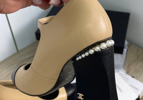 Бежевые кожаные туфли Chanel