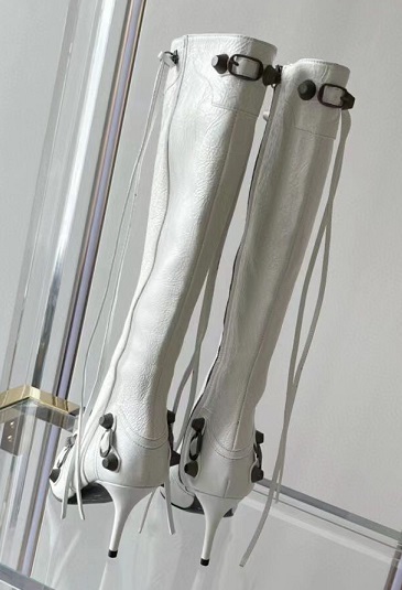 Женские кожаные сапоги Balenciaga белые