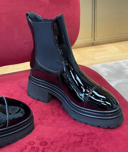 Женские лаковые ботинки Chanel черные