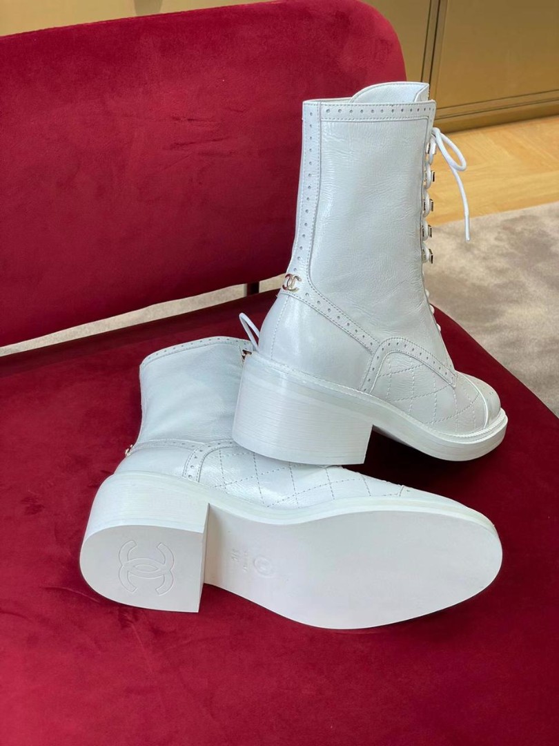 Кожаные высокие белые ботинки Chanel