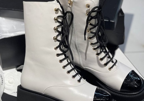 Белые высокие кожаные ботинки Chanel