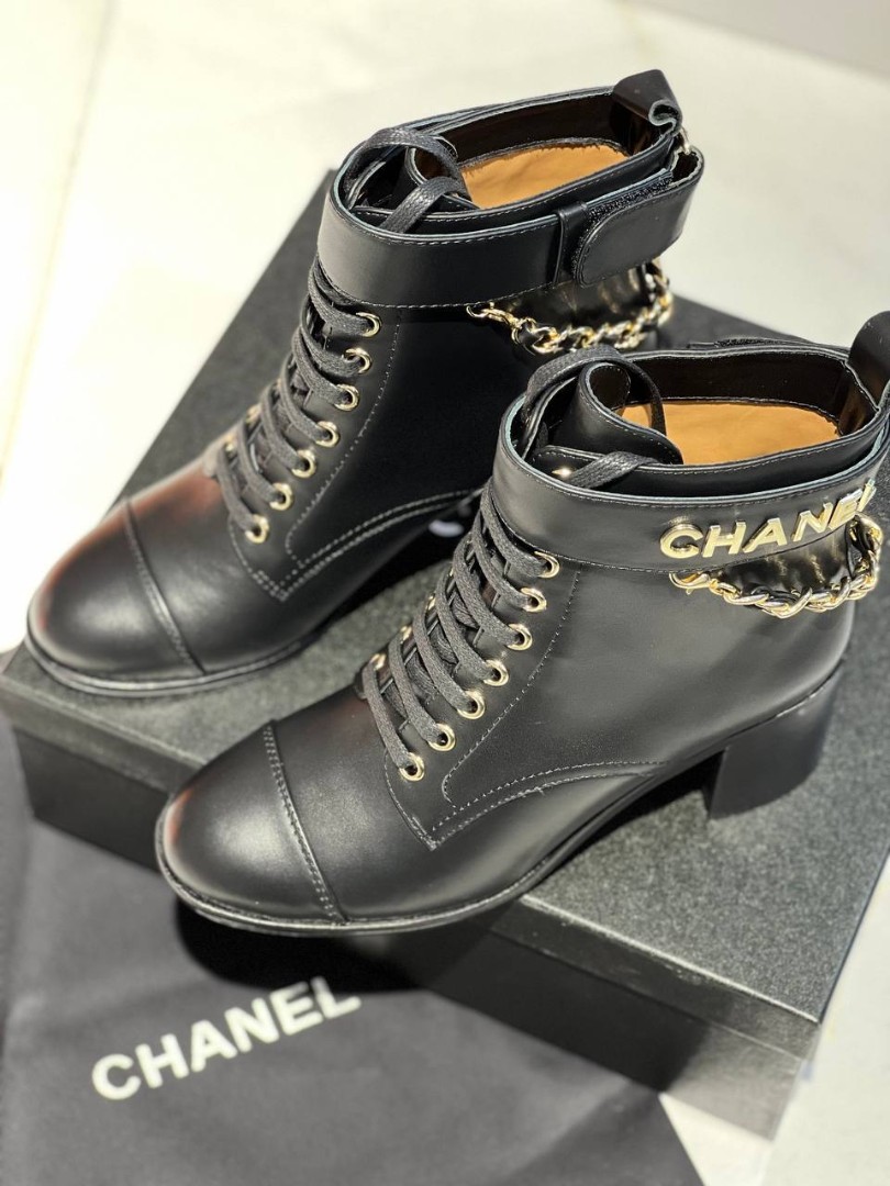 Кожаные черные ботильоны Chanel
