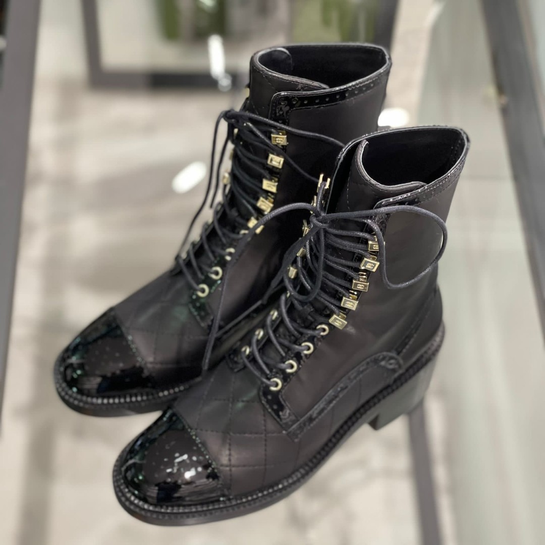 Кожаные высокие черные ботинки Chanel