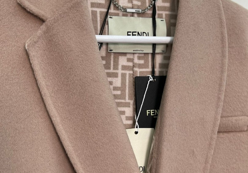 Женское пальто Fendi бежевое