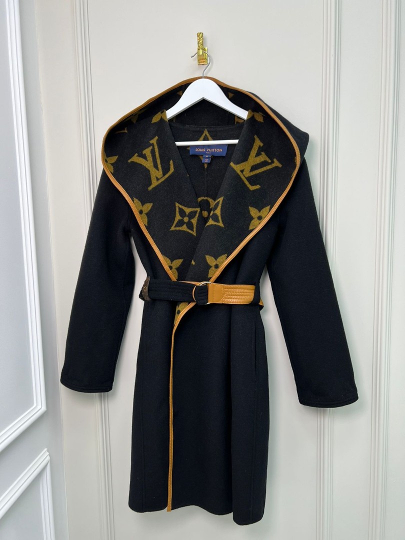 Женское пальто Louis Vuitton черное