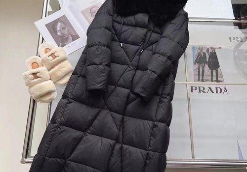 Женское черное пуховое пальто Burberry