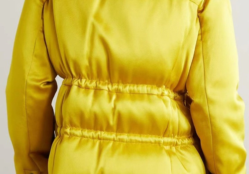 Женский желтый пуховик Moncler