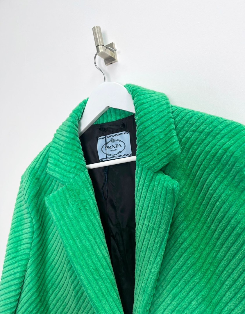 Женское зеленое пальто Prada