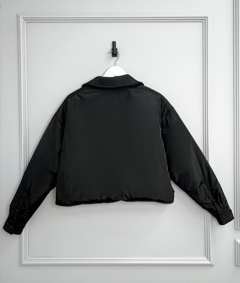 Женская черная куртка Prada