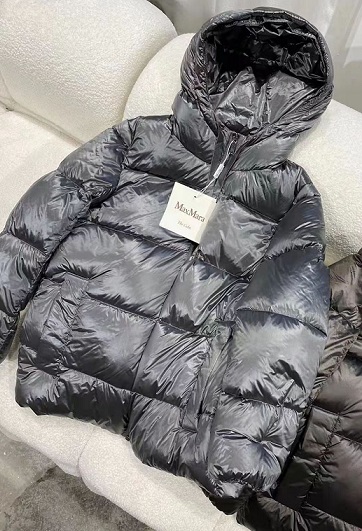 Женский пуховик Max Mara серый