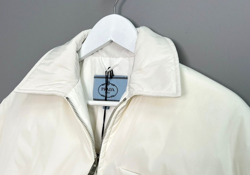 Женская белая куртка Prada