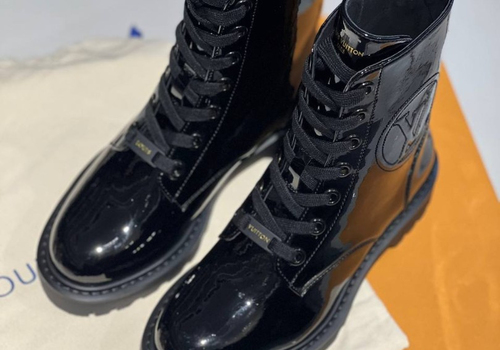 Женские лаковые черные ботинки Louis Vuitton