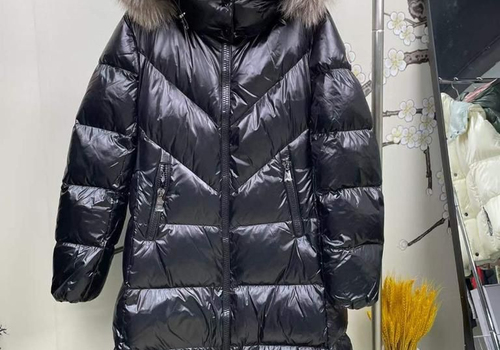 Женское пуховое пальто Moncler черное