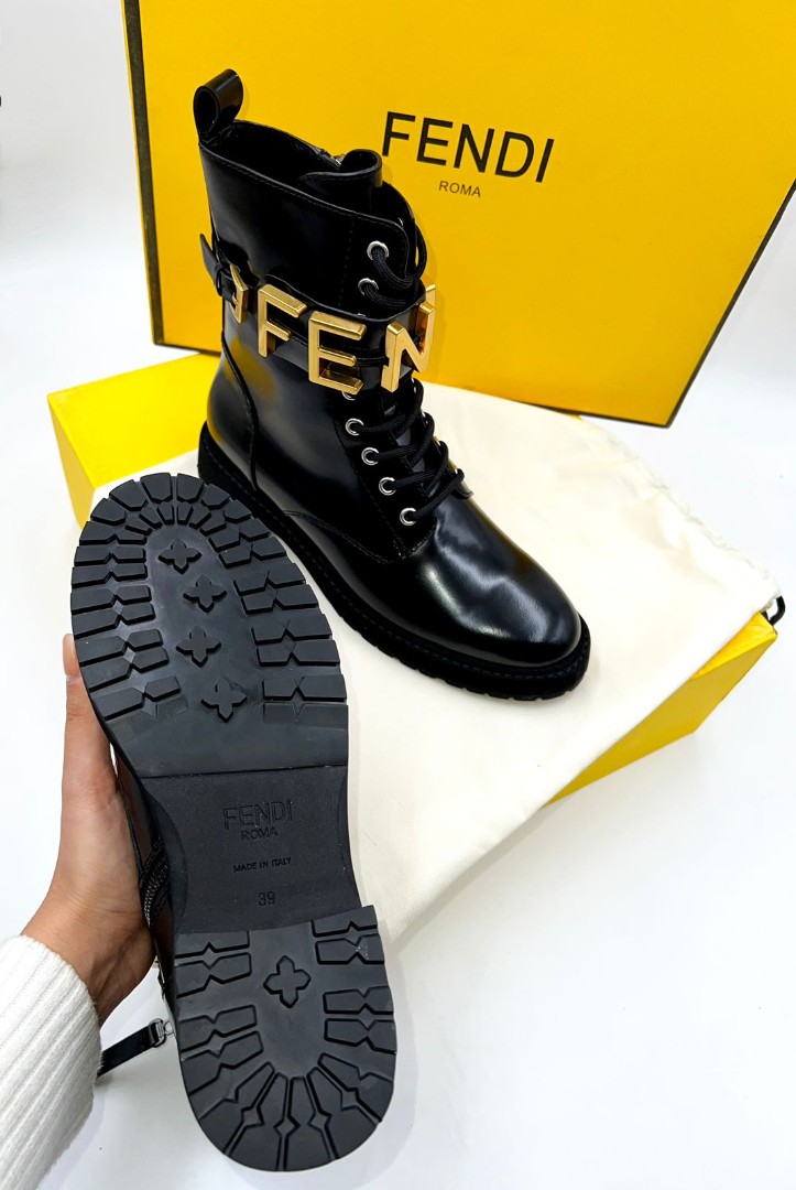 Женские черные кожаные ботинки Fendi