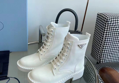 Кожаные белые женские ботинки Prada