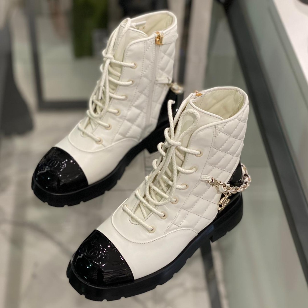 Кожаные белые ботинки Chanel
