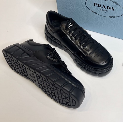 Женские кожаные черные кеды Prada