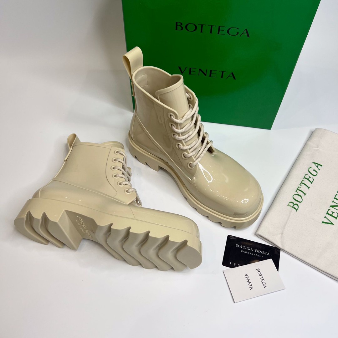 Резиновые молочные ботинки Bottega Veneta