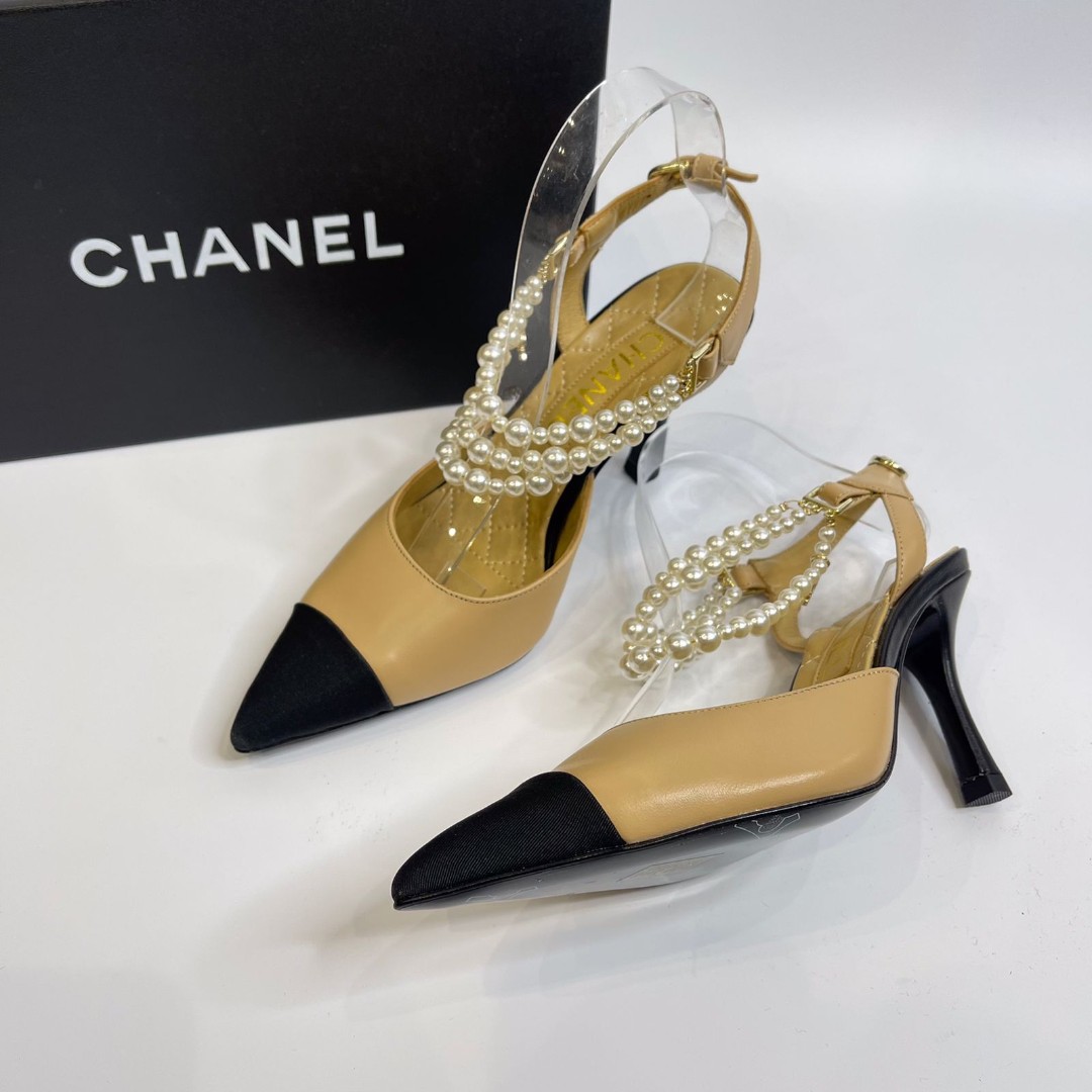Бежевые кожаные босоножки Chanel