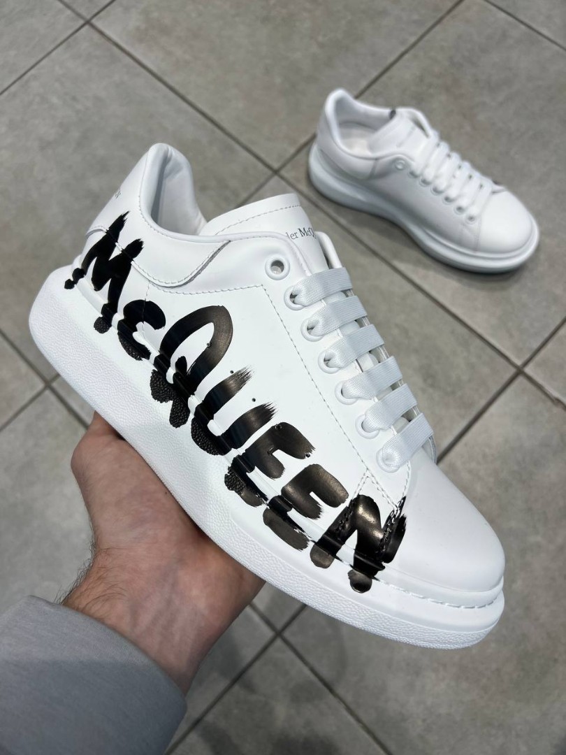 Кроссовки белые кожаные Alexander McQueen