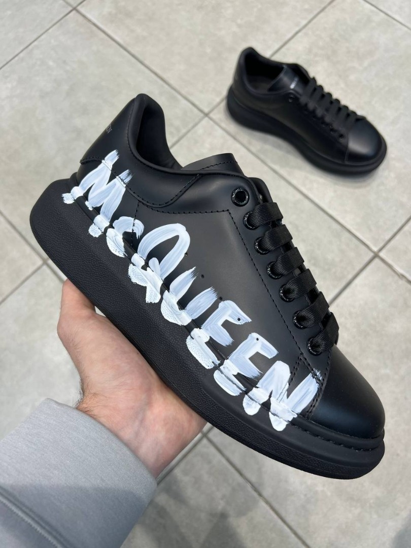Кроссовки черные кожаные Alexander McQueen