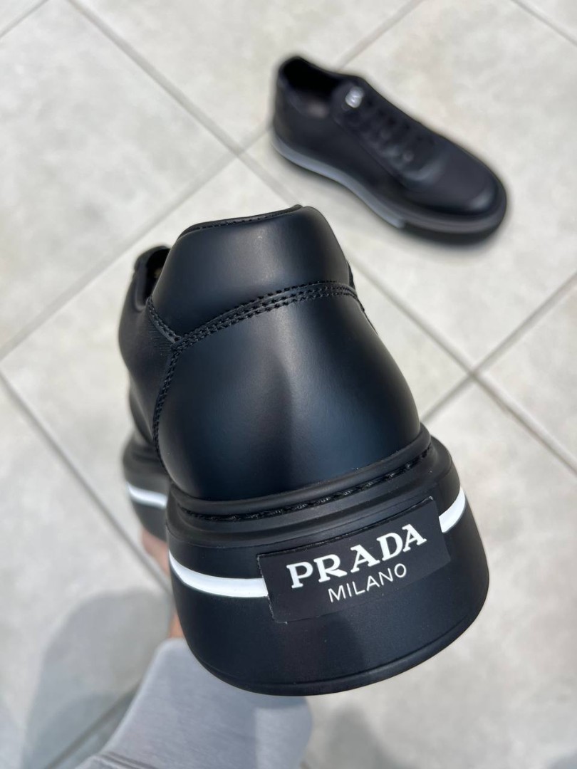 Мужские черные кроссовки Prada