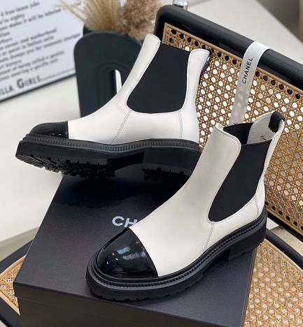 Белые кожаные ботинки Chanel