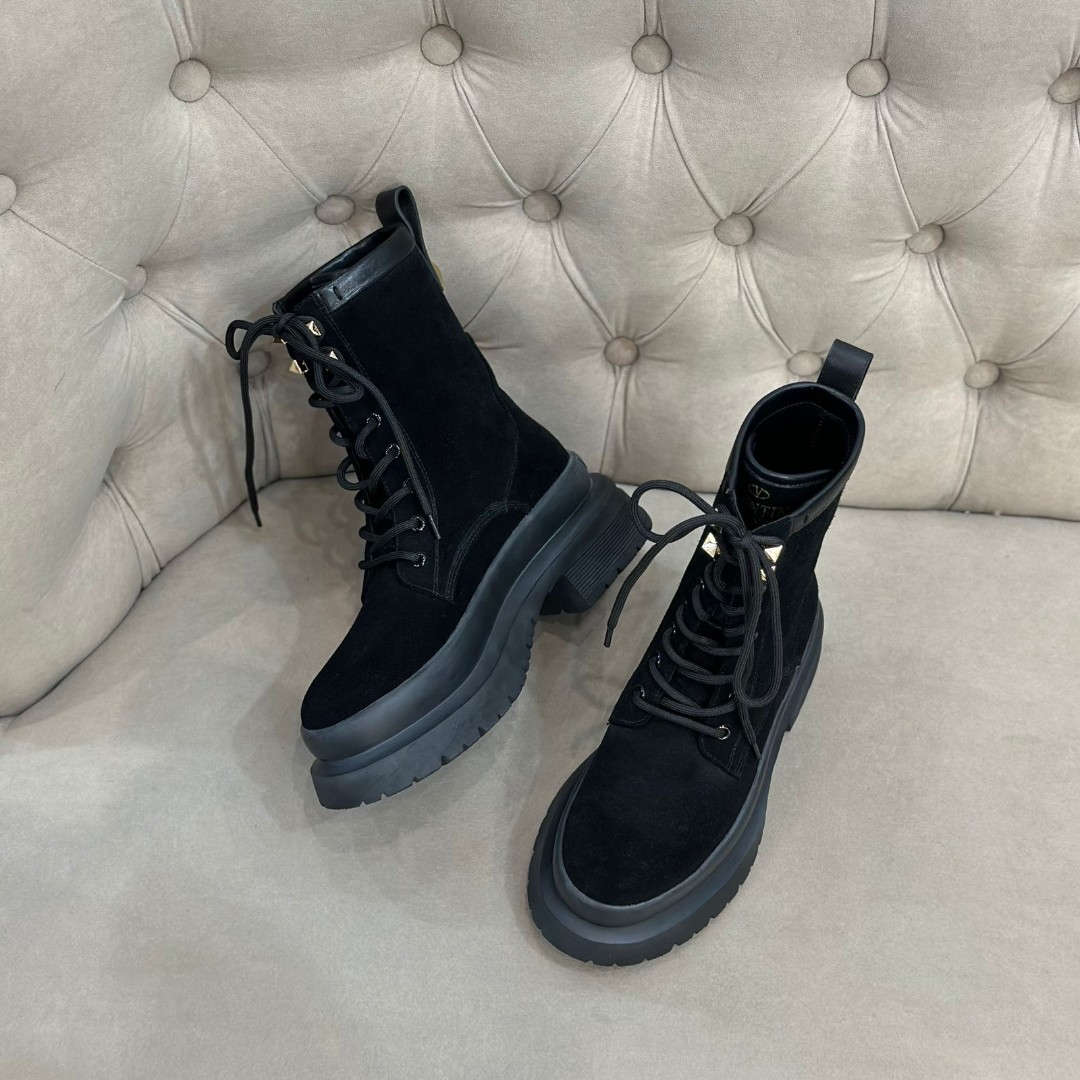 Замшевые черные ботинки Valentino Garavani