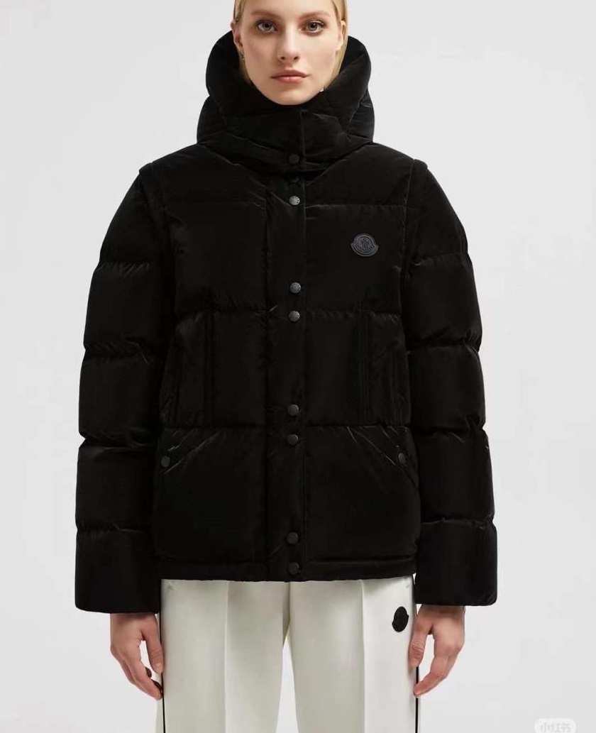 Женский черный пуховик - жилет Moncler