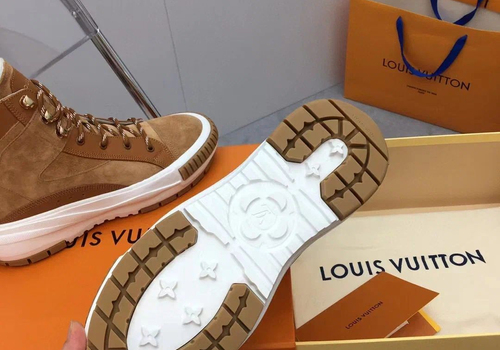 Зимние замшевые коричневые ботинки Louis Vuitton