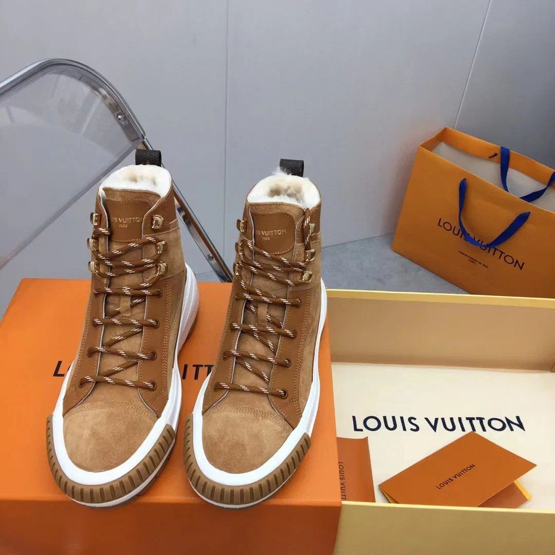 Зимние замшевые коричневые ботинки Louis Vuitton