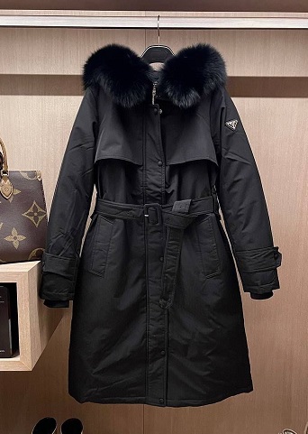 Женская удлиненная куртка Prada черная