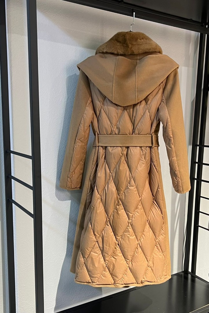 Женское бежевое пальто Max Mara