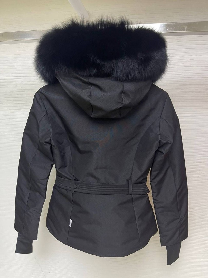 Женская черная куртка Moncler