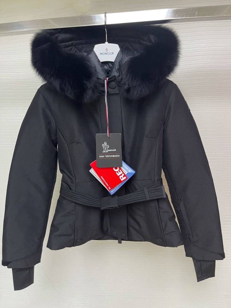 Женская черная куртка Moncler