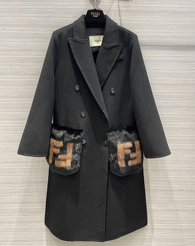 Женское черное пальто Fendi
