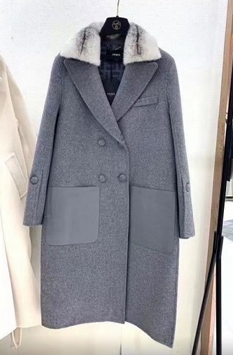 Женское серое пальто Fendi
