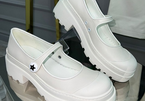 Кожаные женские туфли Christian Dior белые