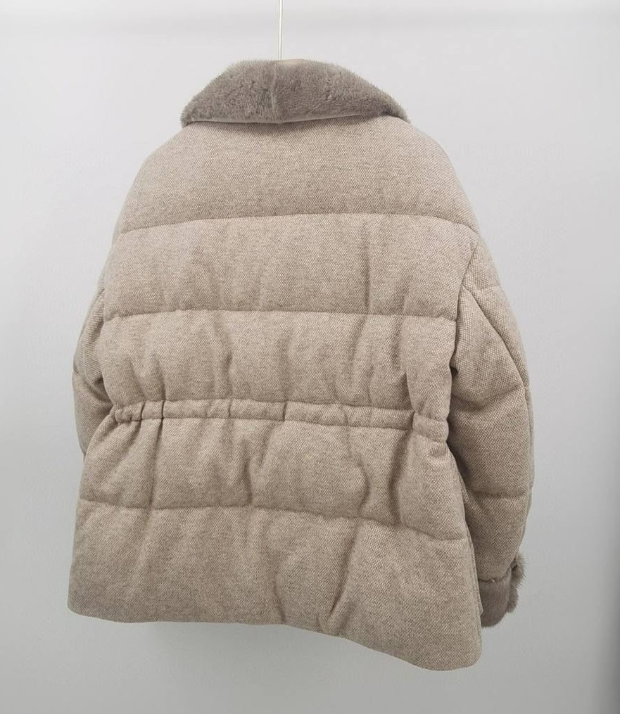 Женское бежевое пуховое пальто с мехом Loro Piana
