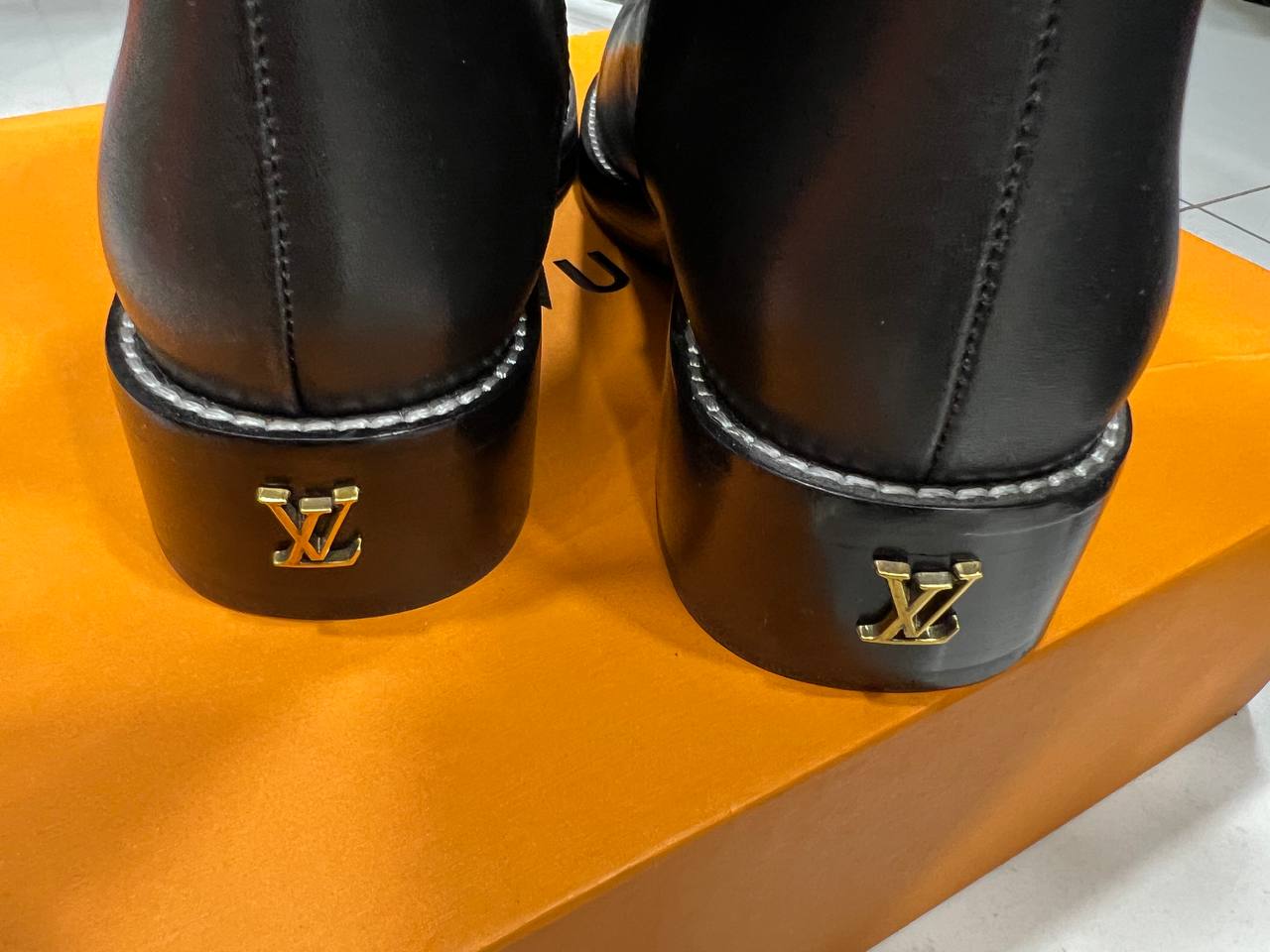 Кожаные черные полусапоги Louis Vuitton