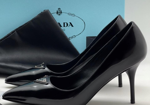 Женские кожаные черные туфли Prada