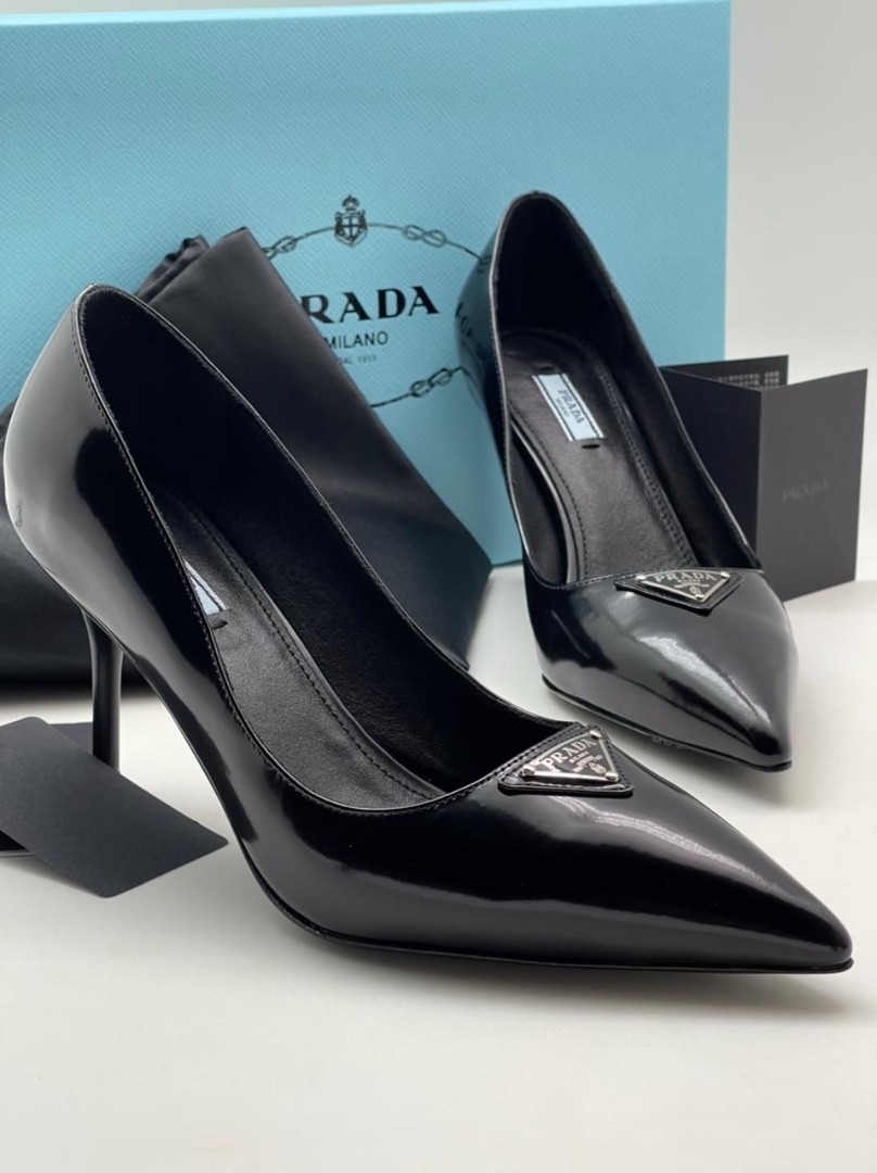 Женские кожаные черные туфли Prada