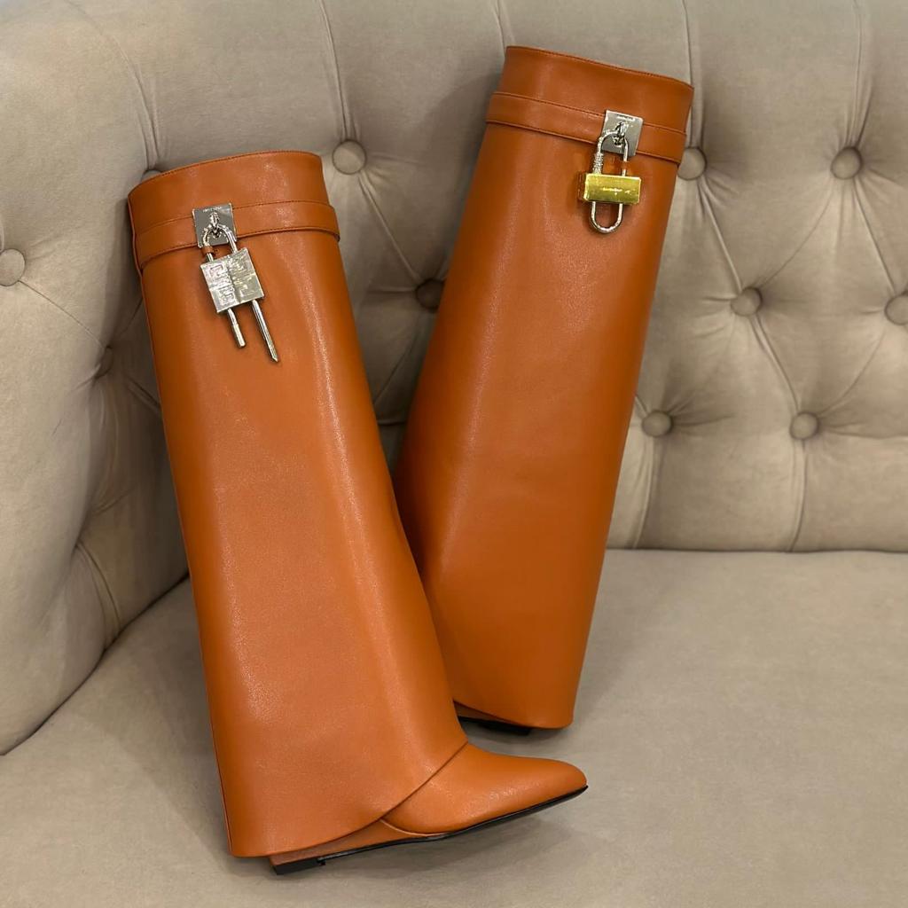 Женские сапоги Givenchy кожаные коричневые